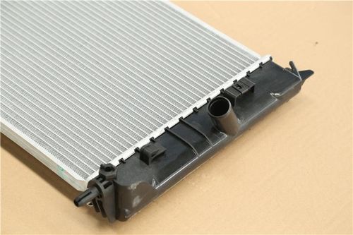 汽車散熱器工作原理 汽車散熱器組成結構 汽車散熱器的分類 汽車散熱器的作用